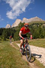 Bicicletta e benessere ai piedi delle DOLOMITI