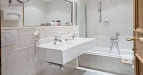 Traumhotel Alpina - Junior Suite im Wellnessschlößl 50 m² "Naturreise"