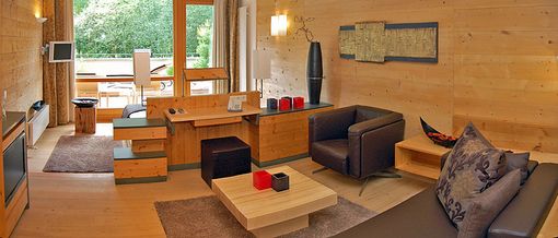 Waldklause - - 42 m²mit großem west-/südseitigen Balkon, großzügigen Wohnraum,Badewanne, Dusche, getrenntes WC, Bidet, Fön, Telefon, 2 Flachbildfernseher mit Kabel - TV, Radio, Internetanschluss, Safe, eigenem Quellwasserbrunnen