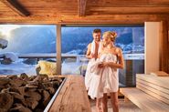 Für alle, die dem Alltag entfliehen und kurz Kraft tanken möchten, bieten wir unser besonderes Midweek-Wellnessspecial.Wellness de Luxe, sich von Kopf bis Fuß verwöhnen lassen mit geschenktem Wellnessgutschein.