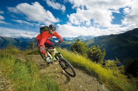 Stress bei der Arbeit, wenig Zeit für Sport, Bewegung und Entspannung? Nutzen Sie die Gelegenheit im Olympia - Relax - Hotel, Ihnen und Ihrem Körper etwas Gutes zu tun. Mit Freude und Lust auf Aktivitäten und Vitalität erwarten wir Sie, um Ihnen Bewegung und Erholung in freier Natur näherzubringen.    inklusive 2 Mountainbiketouren 2 Energiepaketen und einer Sportmassage    