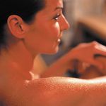KOPF-HALS-NACKEN-MASSAGE (45 min.) - Mit ätherischem Kräuteröl, wirksam gegen Kopfschmerzen, Hals- und Nackenverspannungen.