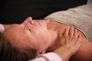 Faszien-Massage - Therapeutische Bindegewebsbehandlung mit Druckstimulation.