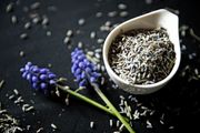 Lavendel-Vital-Behandlung für die Füße - vitalisiernde, intensiv durchblutungsfördernde Heilbehandlung für die Füße mit entspannedem Fußbad und Fußmassage - die ideale Anti-Stress-Behandlung.