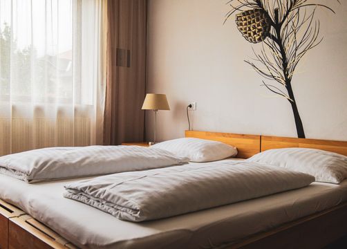 Mehrbettzimmer mit Balkon (1/1) - Landhotel Anna & Reiterhof Vill