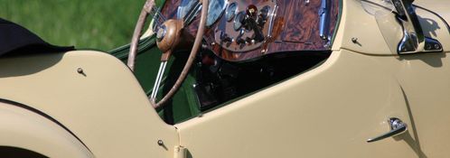 "à deux" en voiture de collection