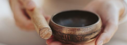 Klassische Rückenmassage mit Klangschale - 