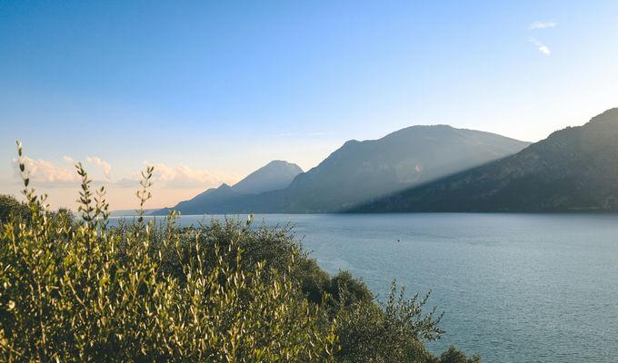 MOUNTAIN & LAKE