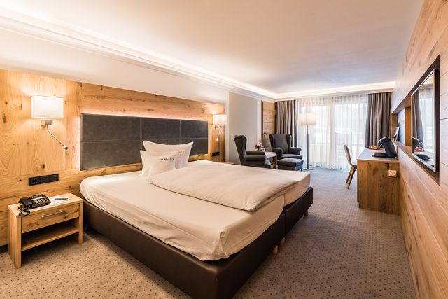 Kamille mit großem Südbalkon oder Südterrasse mit Panoramablick (48 m²)