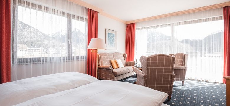 Schüle's Gesundheitsresort & Spa: Schlehe mit Südbalkon und Panoramablick (52 m²) image #2