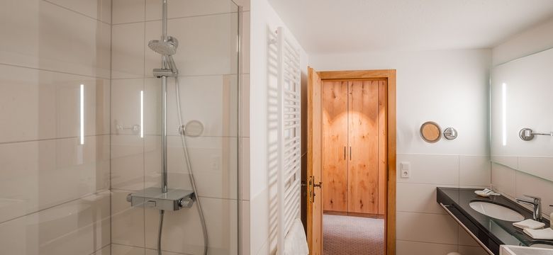 Schüle's Gesundheitsresort & Spa: Holunder mit großem Südbalkon oder Südterrasse und Panoramablick (58 m²) image #6