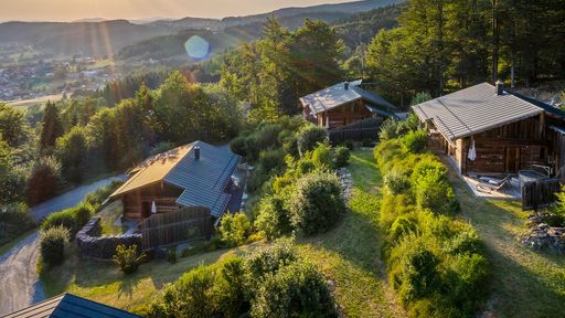 Bergdorf Hüttenhof mit urigen und luxuriösen Bergchalets, welche alle blickgeschützt sind.