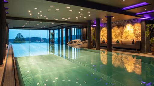 Innen-Infinitypool "Aquadrale"