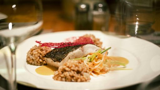 Fischgericht beim Abendmenü