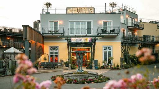 Hoteleingang Birkenhof am Elfenhain