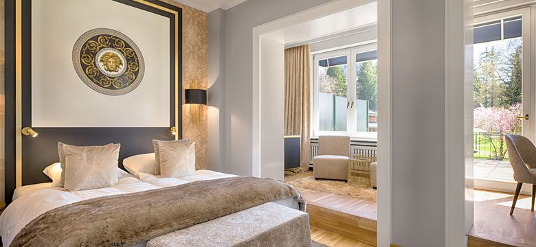 Parkhotel Adler: Thank God It’s Friday