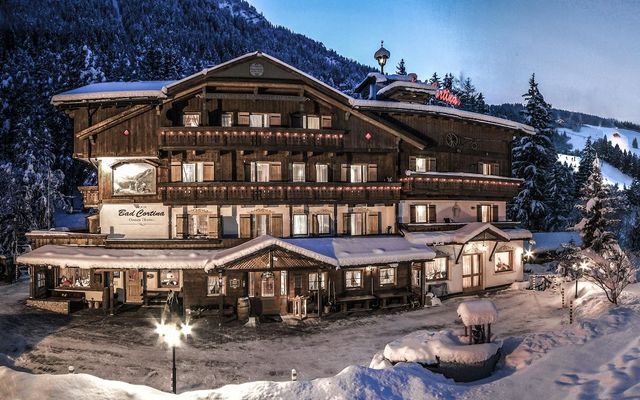 BIO HOTEL Aqua Bad Cortina: Außenansicht Winter